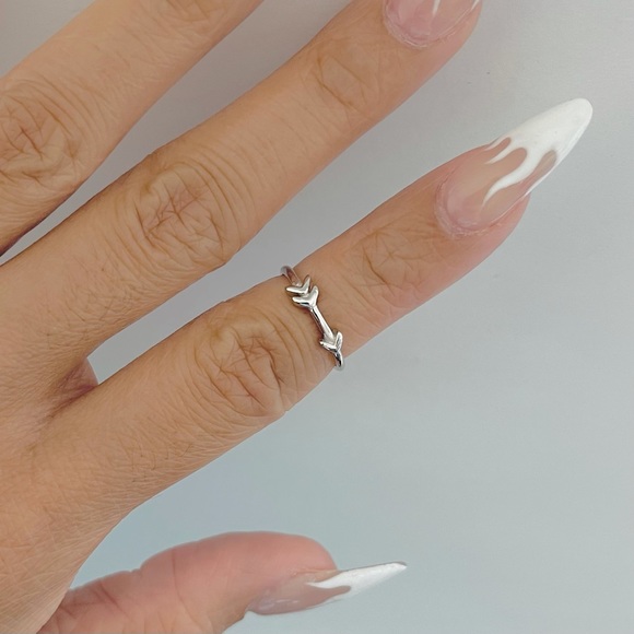 Sterling silver arrow toe ring, arrow ring, silver arrow toe ring, midi ring - Picture 7 of 8